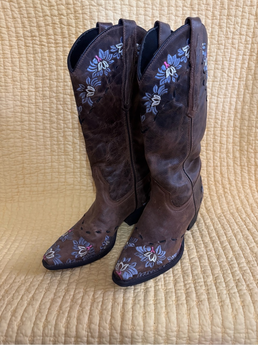 Brown Floral Embroidered Women's Lace-Up Western Boots